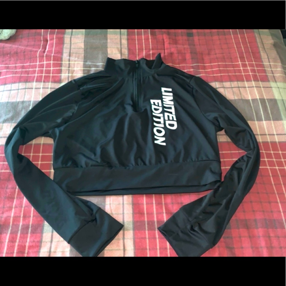 Black long Sleeve crop top